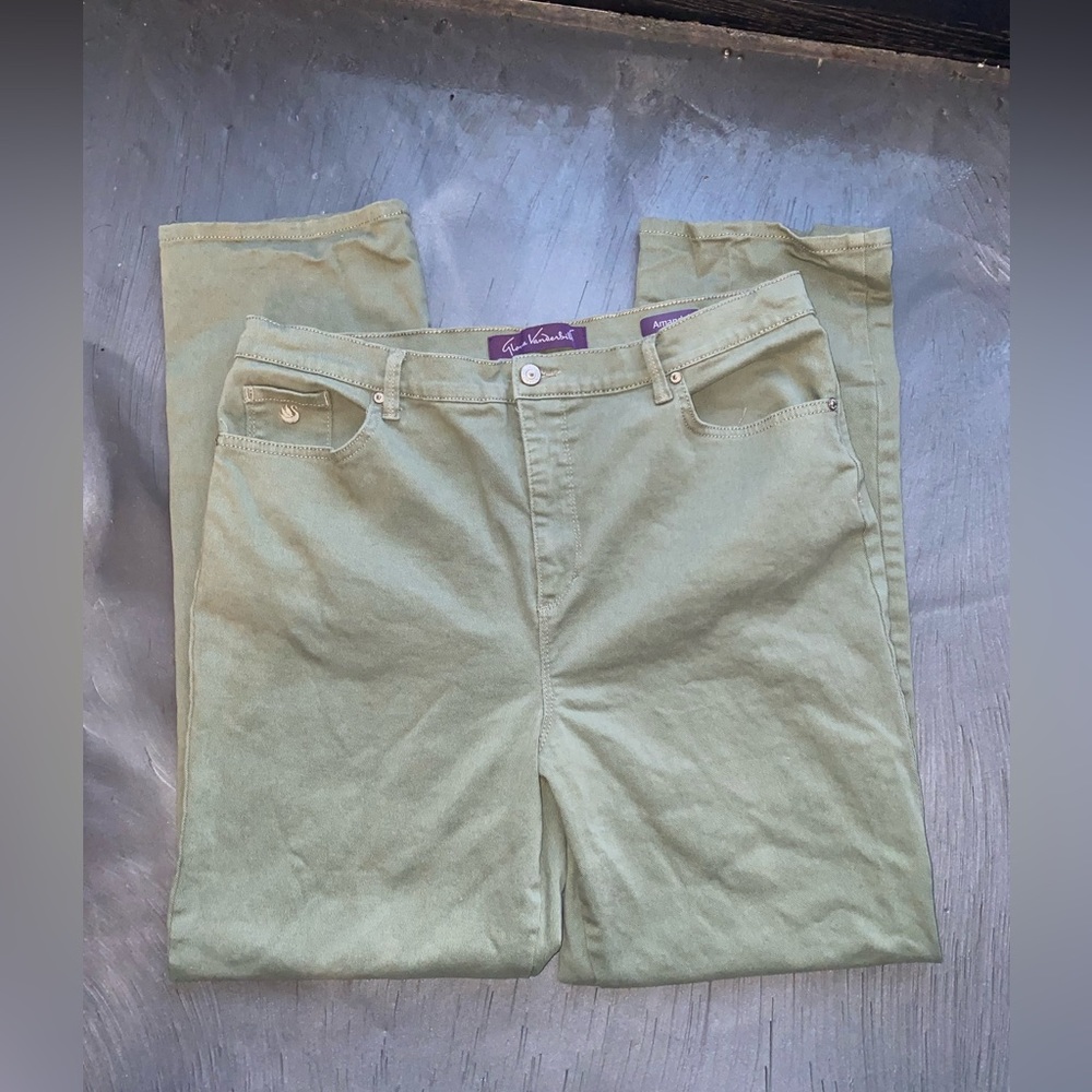 Gloria Vanderbilt -Amanda- size 16